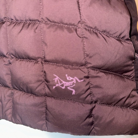 ARC’TERYX Narin vest purpleish / brown SMALL - Picture 3 of 9